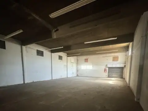 Galpon + Dpto 3 amb sobre Av. Fair - Excelente Ubicacion