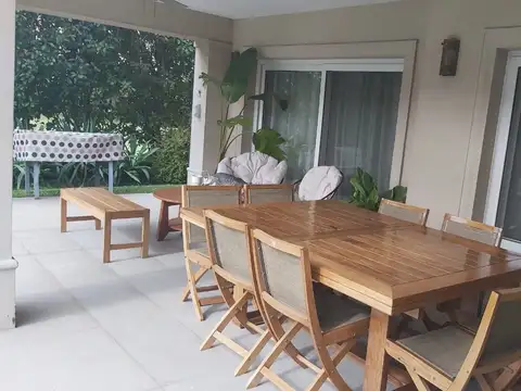 Casa en Alquiler de 4 dormitorios
