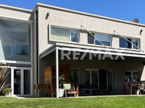 Casa en Venta en Centenario, USD 440.000