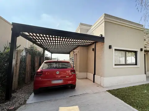 Casa en Venta con 3 cocheras
