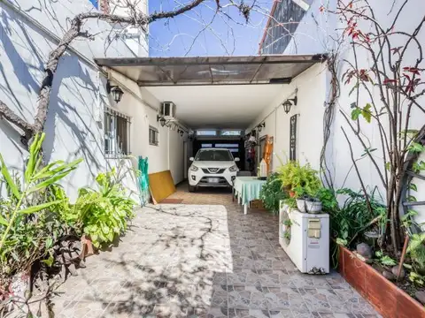 Casa 5 ambientes con 3 baños