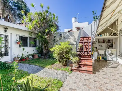 Casa en Venta con 3 cocheras