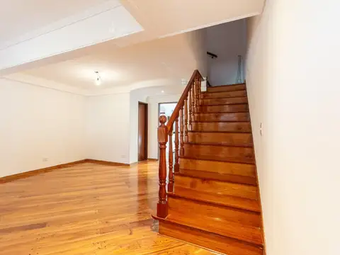 Venta PH 4 ambientes Patio Barrio Naón Impecable