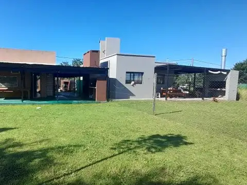 ALQUILER CASA EN BARRIO LAS TARDES (ROLDÁN).