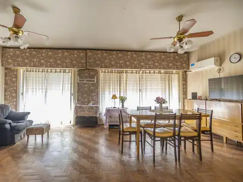 Casa 6 ambientes con 2 baños