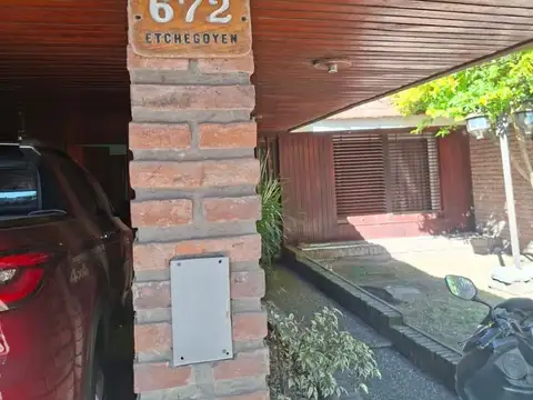 Casa 6 ambientes con 3 baños
