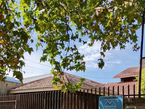 Hermoso Chalet Etchegoyen 672  burzaco