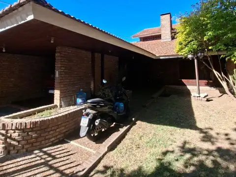 Casa en Venta con 2 cocheras