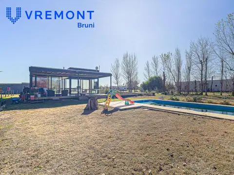 Venta de Casa desarrollada en Lote propio sobre calle Isla Malvinas, Villars