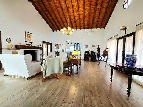 Casa en Venta con 6 cocheras