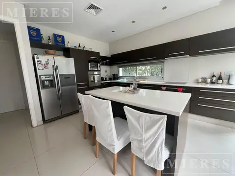 Casa 6 ambientes con 3 baños