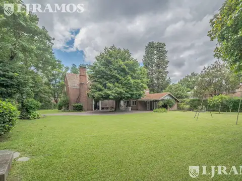 EXCELENTE LOTE DE 2009 M2 EN LOMAS JOCKEY.