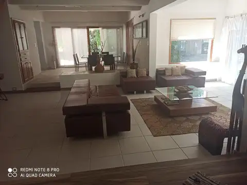 Casa 6 ambientes con 4 baños