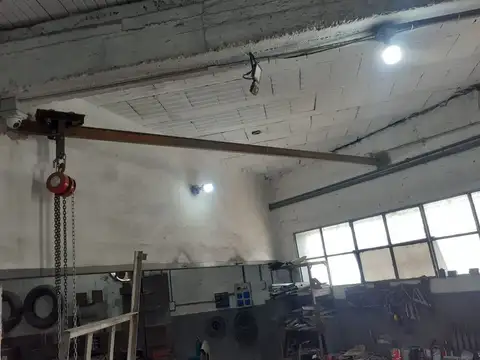 VENTA DE  GALPON/DEPOSITO EN AVELLANEDA C/3 DEPTOS