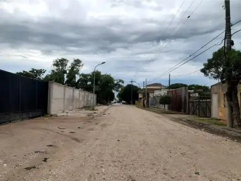 Losa de 150 m2 con dos locales (con renta)