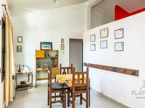 Casa 4 ambientes con 2 baños