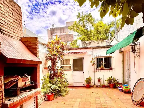 Casa 6 ambientes con 2 baños