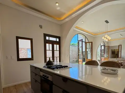 Casa en Venta con 1 cochera