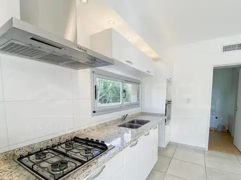 Casa en alquiler - St Thomas Este con piscina