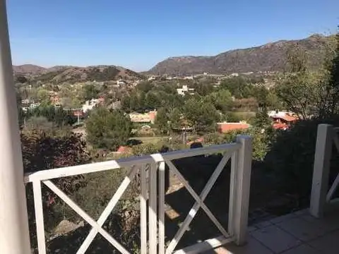 Casa en Venta con 2 cocheras