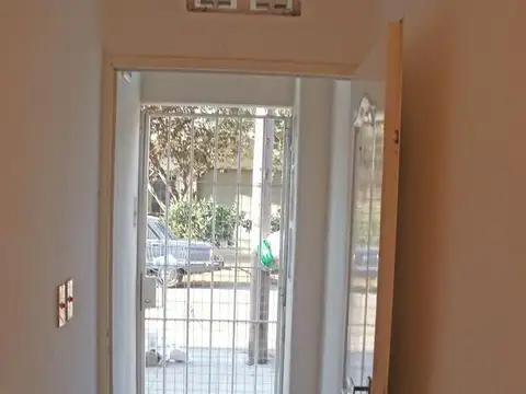 Depto Tipo Casa en Alquiler en Monte Castro, $ 1.500.000