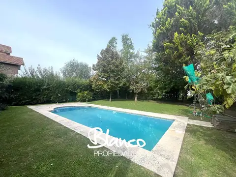 Casa 5 ambientes con 3 baños