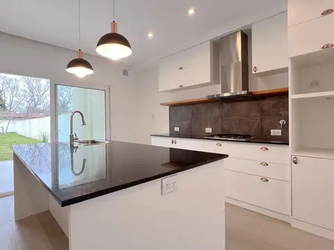 Casa en Alquiler en Caisamar, USD 2.200