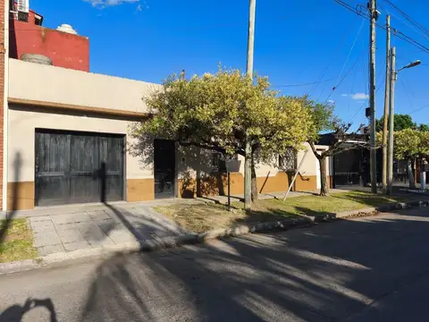 VENTA PH  3 AMB  QUILMES JARDIN COCHERA DEPOSITO
