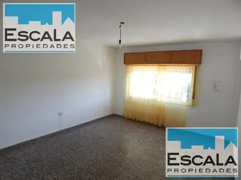 CASA DE PASILLO EN PLANTA ALTA CON PATIO