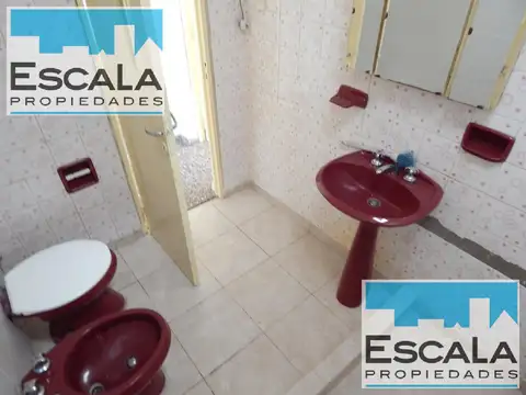 CASA DE PASILLO EN PLANTA ALTA CON PATIO