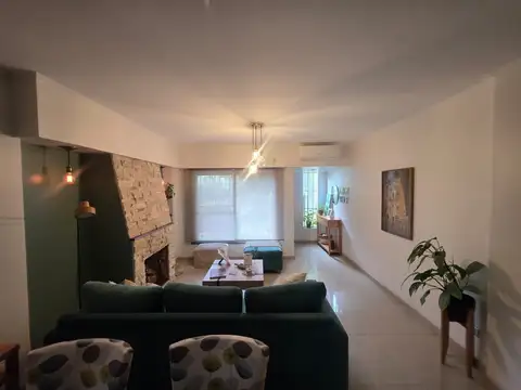 Venta de casa  4 ambientes. Haedo.