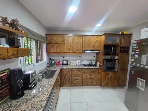 Casa 4 ambientes con 3 baños