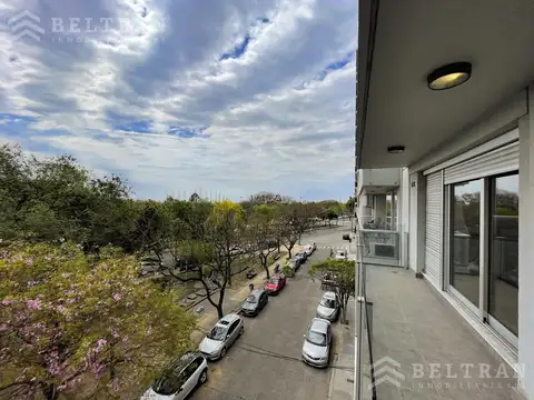 Departamento de 2 dormitorios, piso exclusivo en zona rio. Con 2 cocheras
