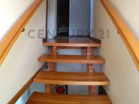 VENTA Casa de CATEGORIA en LA CUMBRE - 3 Dormitorios con gran parque y pileta - Vistas a las sierras