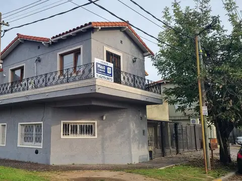 Casa en planta alta, Barrio Elsieland. 2 puerta blindadas