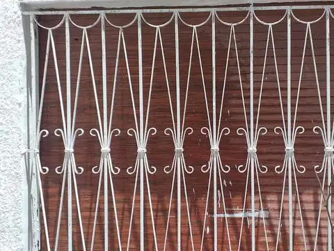 Casa en venta - 2 Dormitorios 2 Baños 2 Cocheras - 300Mts2 - Libertad