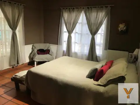 Casa en venta - 3 Dormitorios 1 Baño - 200mts2 - Abasto 