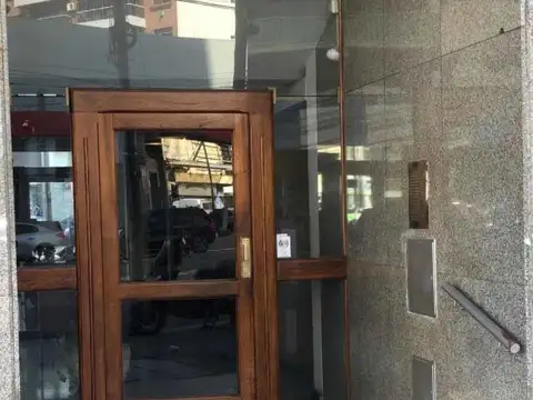 Mitre e/ French y Montes de Oca