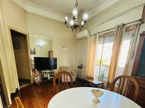 Depto Tipo Casa en Venta en Villa del Parque, USD 135.000