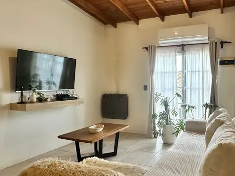 Casa 5 ambientes con 1 baño