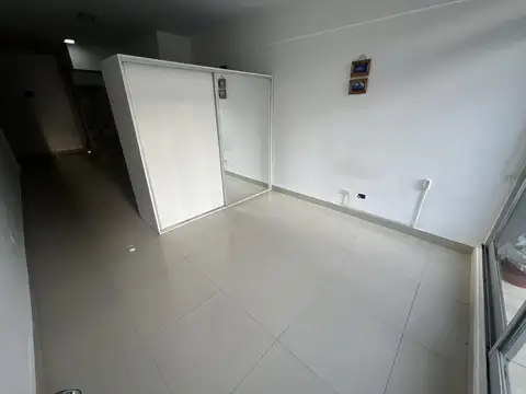 Exc departamento monoambiente con patio al c/fte - M luminoso - A mts Subte A