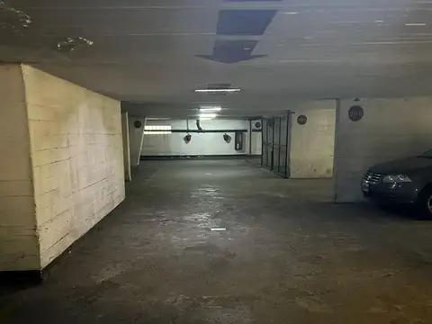 Cochera en alquiler en Viamonte al 700, CABA