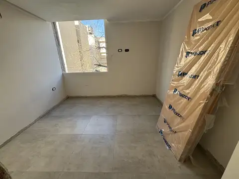 calle 14 esquina 42 Piso 1 Departamento b