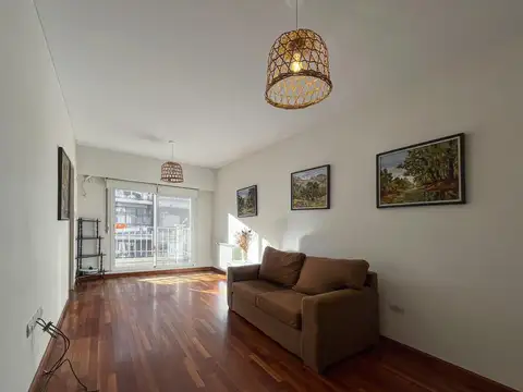 Departamento de 1 dormitorio al frente con radiadores en zona río