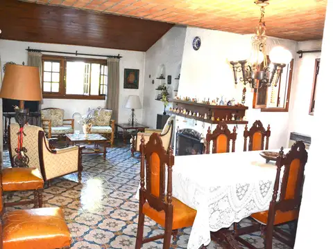 Casa 6 ambientes con 3 baños