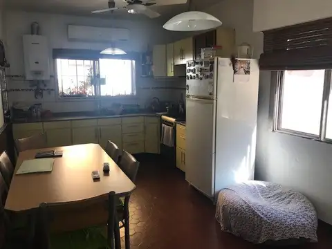 3 CASAS Y GALPON EN BLOCK MUY BUENO 