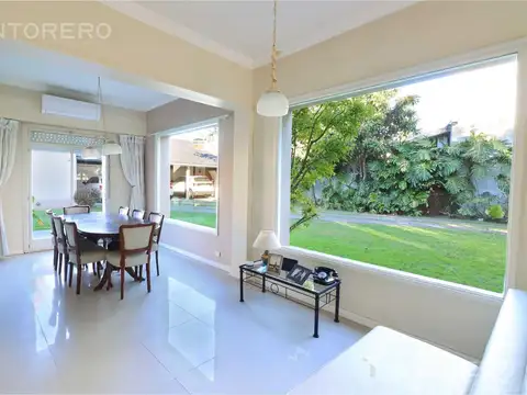 Venta Casa 6amb Castelar Acepta Permuta Parque Piscina Cochera 600mts de Lote