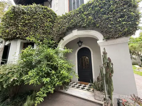 Casa en Venta con 5 cocheras