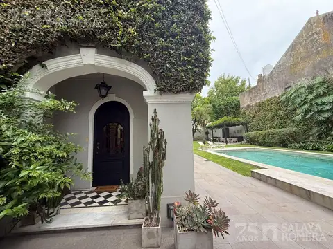 Casa 8 ambientes con 3 baños