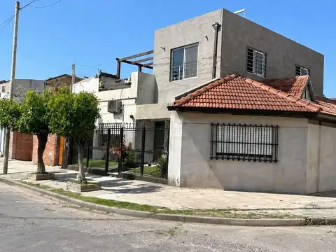 VENTA CASA 4 AMBIENTES REFACCIONADA  LA MATANZA